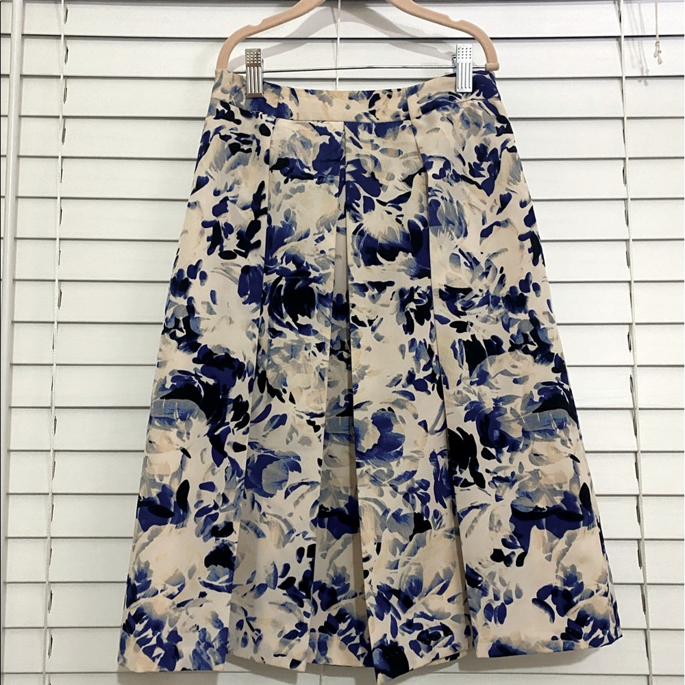 Below the knee flower skirt
